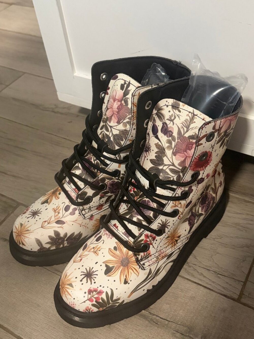 Rogue + Wolf Size 8 Enchanted Blossoms Boots